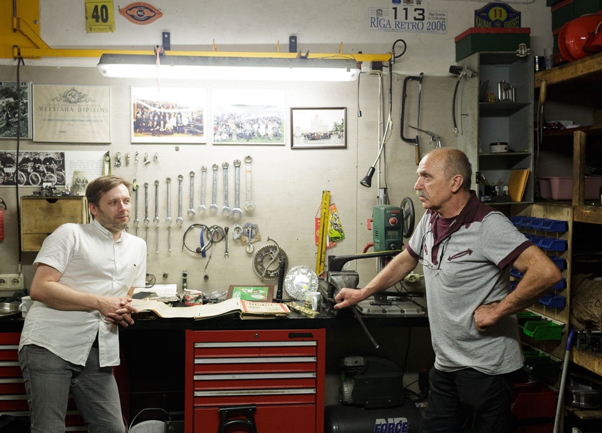 arnis-tomass-motorcycle-benji-knewman-5