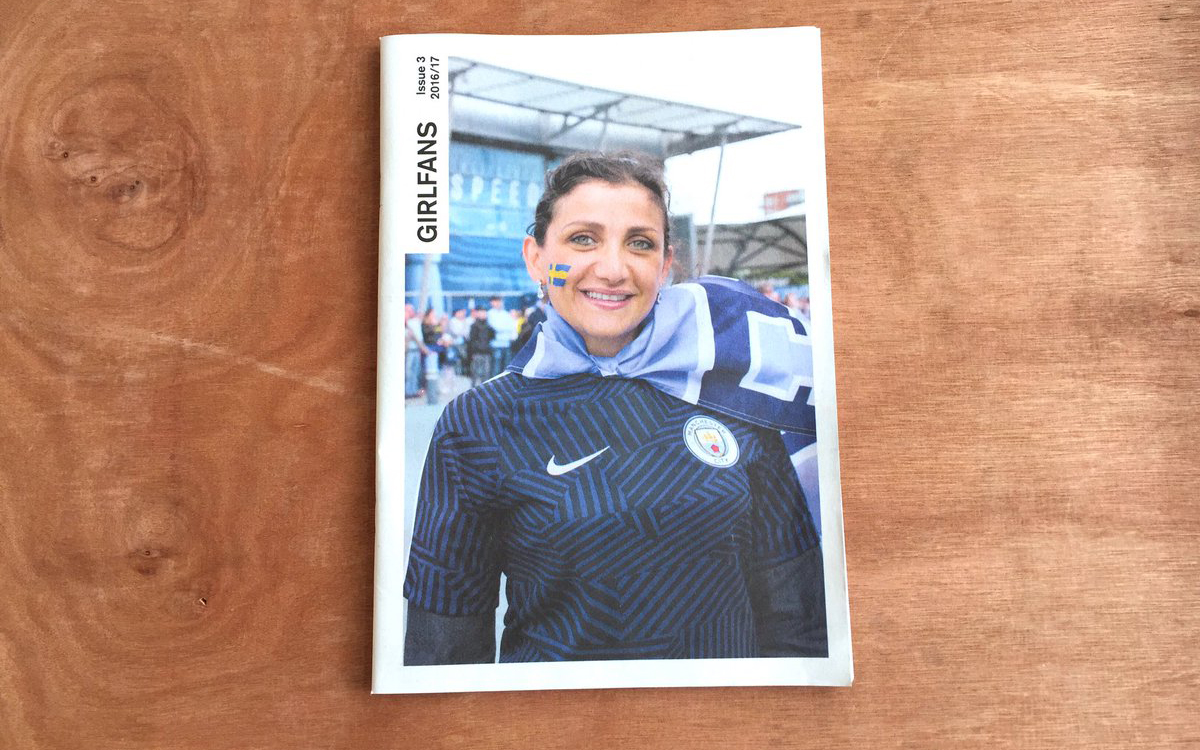 girlfans-newspaper-football